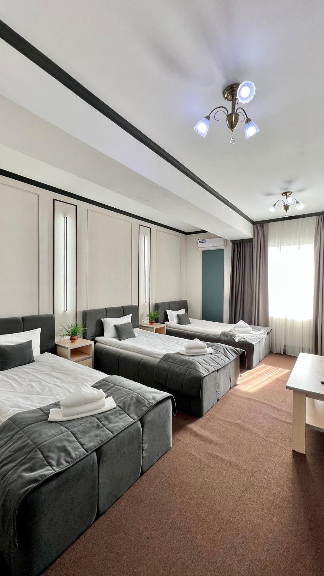 Caravan Hotel Karakol Exterior photo